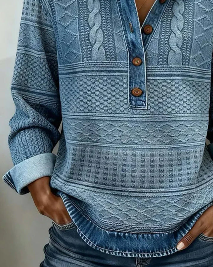 Modieuze dames trui met polokraag en structuur, lange mouwen, getoond op model. Ideaal voor herfst-winter damesmode.