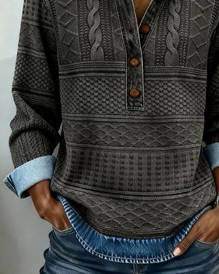 Zachte dames trui met polokraag, voelbare structuur en lange mouwen. Deze comfortabele damestop is ideaal voor de winter.