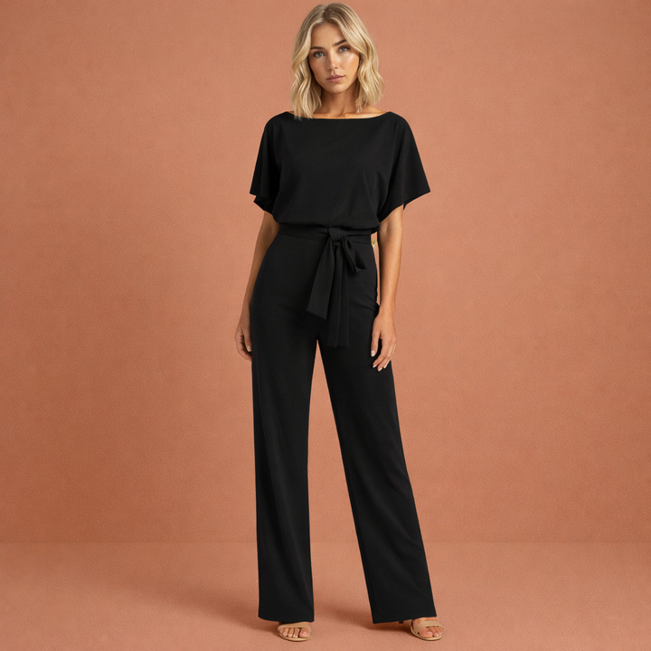 Elegant dames tweedelig outfit met ceintuur, perfect voor een stijlvolle lente- en zomerlook. Comfortabel en trendy.