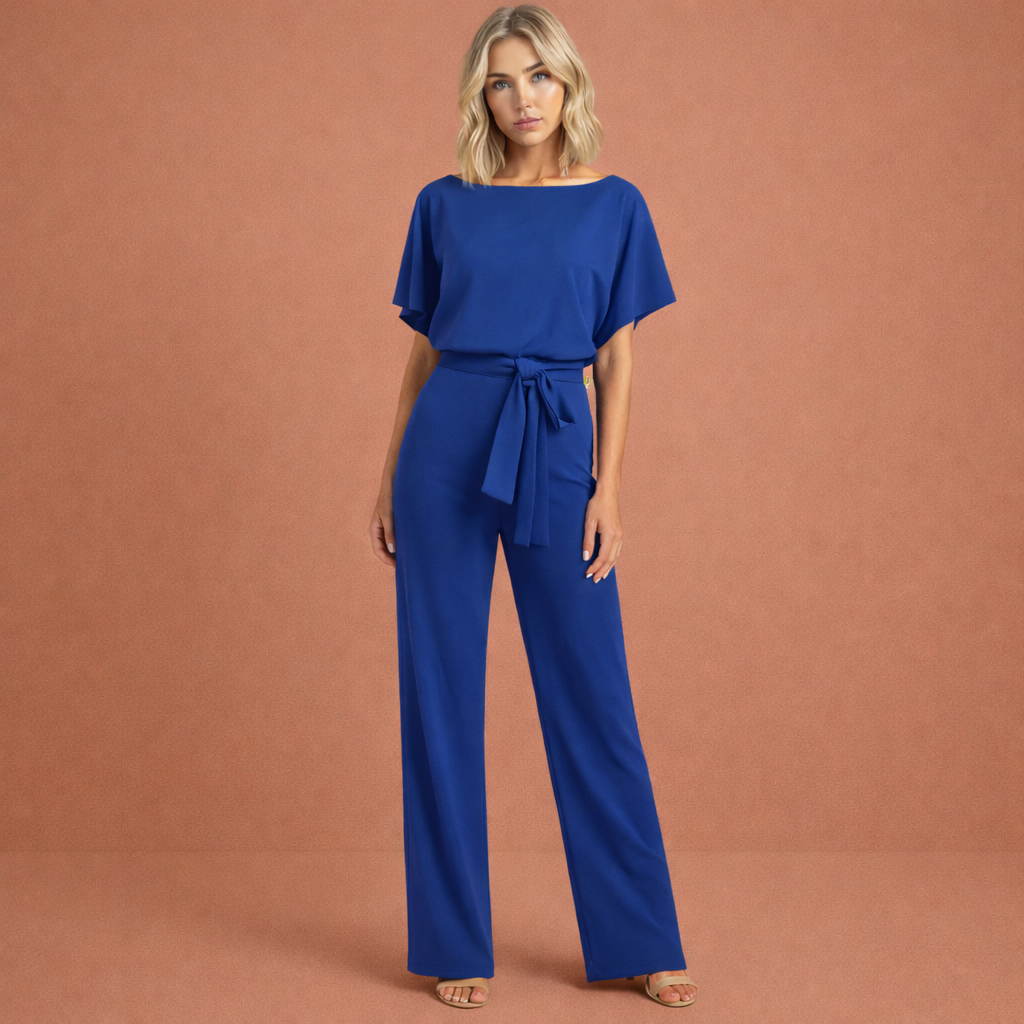 Verfijnde dameskleding: tweedelige set met bijpassende ceintuur. Ideaal voor elegante lente/zomer gelegenheden.