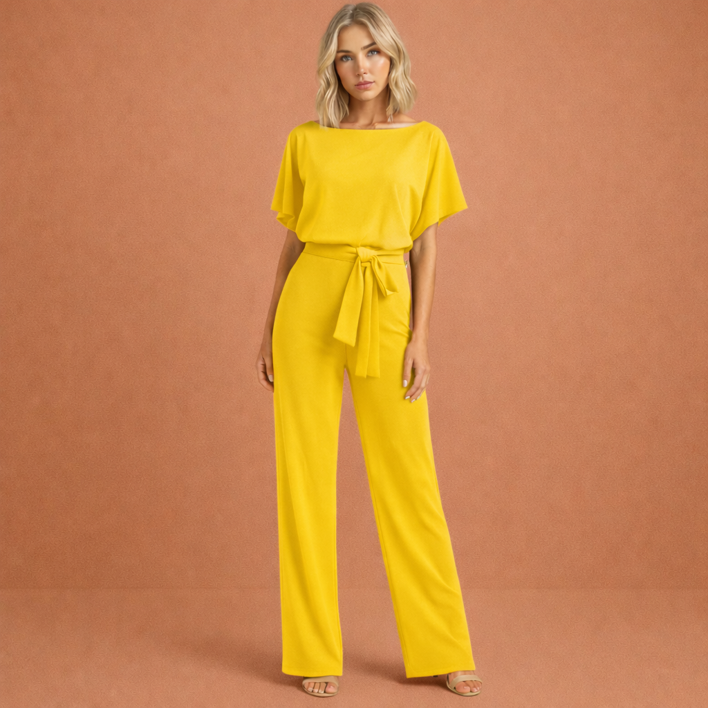 Comfortabele en verfijnde dames tweedelige set. Een complete outfit met ceintuur voor elke modieuze lente/zomer look.
