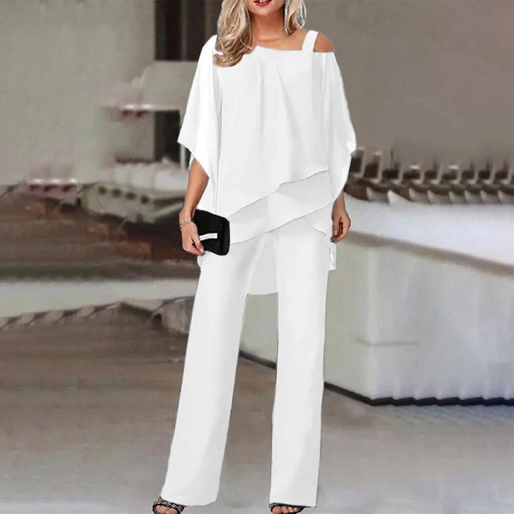 Tweedelige dames outfit: modieuze top & comfortabele losvallende broek. Elegant en casual voor de zomer.