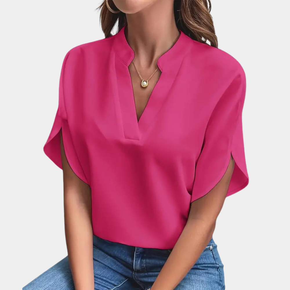 Geniet van de zomer in deze casual elegante dames V-hals blouse met korte mouwen. Luchtig en comfortabel.
