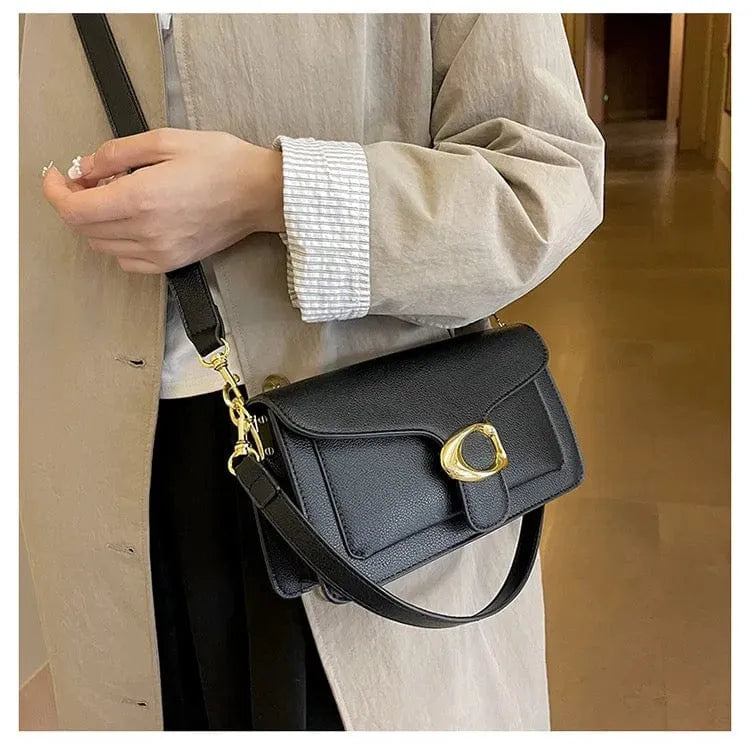 Dames vegan leren schoudertas met magnetische sluiting, elegant en stijlvol accessoire.