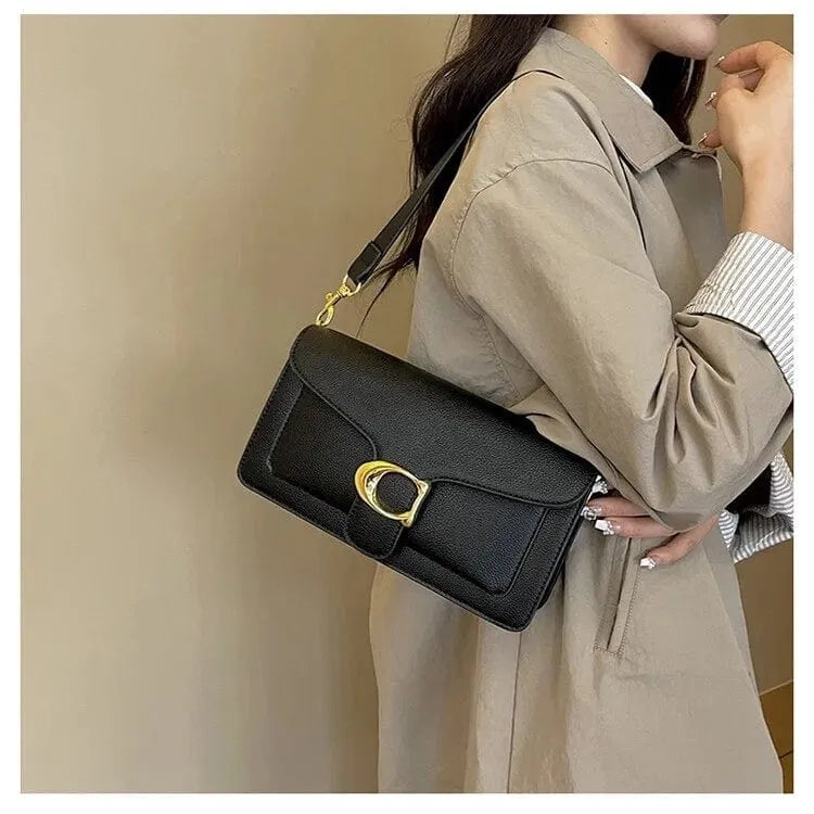 Chique vegan leren handtas voor dames, met handige magnetische sluiting en verstelbare riem.