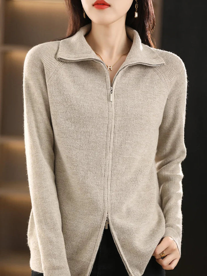Dames cardigan met dubbele rits, een warme en comfortabele keuze voor de koudere dagen.