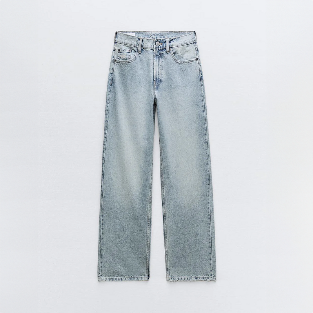Close-up van de ripped details op deze grijze dames vintage jeans met relaxte pasvorm en straight fit.