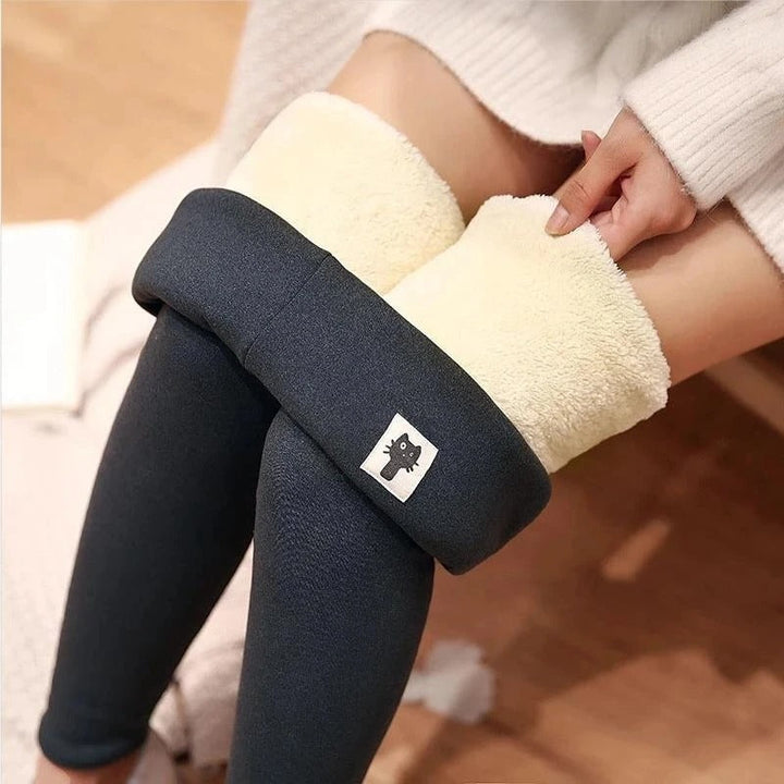 Dames winter leggings met hoge taille, essentieel voor warmte en bescherming tegen koud weer.