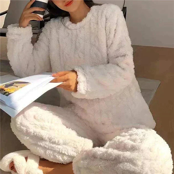 Warme dames loungewear set, comfortabel huispak perfect voor ontspanning en thuiswerken.