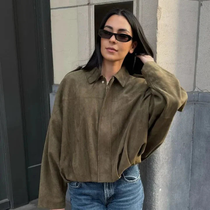 Oversized dames jack met ritssluiting, waterafstotend en ademend. Perfect voor casual comfort en stijl.