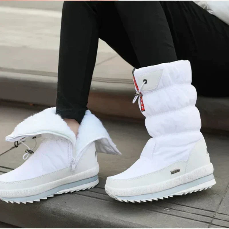 Stijlvolle dames waterdichte snowboots, ideaal voor winterse kou en sneeuw, comfortabel en warm.