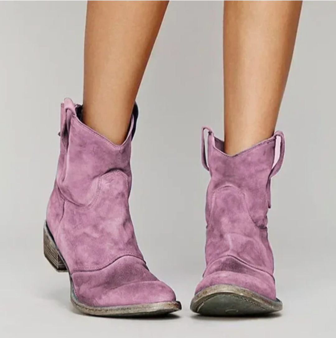 Stijlvolle dames westernlaarzen in comfortabel design. Authentieke schoenen voor een casual of elegante look.