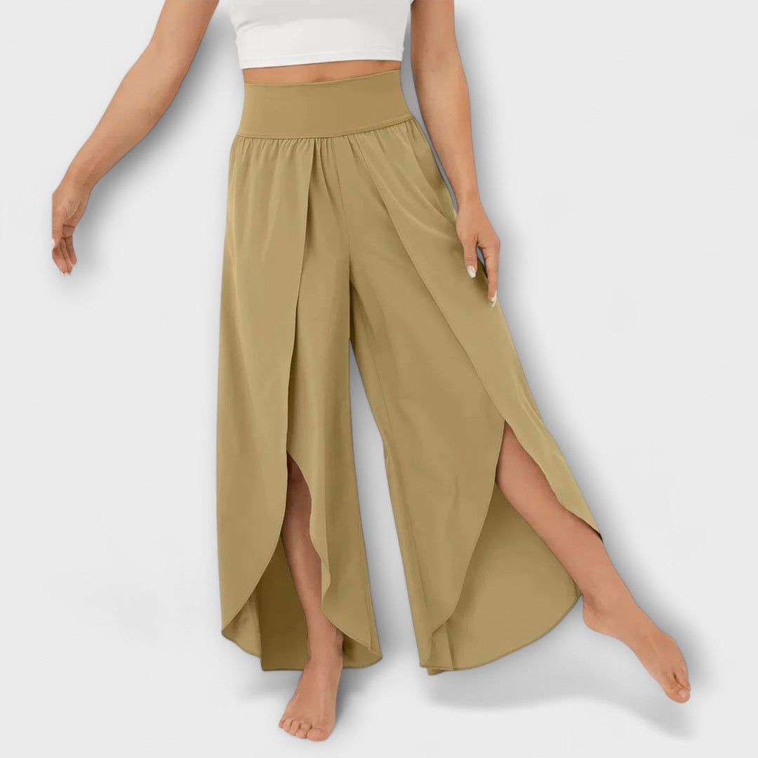 Casual-elegante dames broek met wijde pijp, hoge taille en zijsplit. Een must-have voor zomerse gelegenheden.