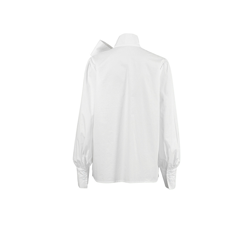 Wit dames overhemd met strik, een tijdloos design voor moderne damesmode. Comfortabel en veelzijdig in gebruik.