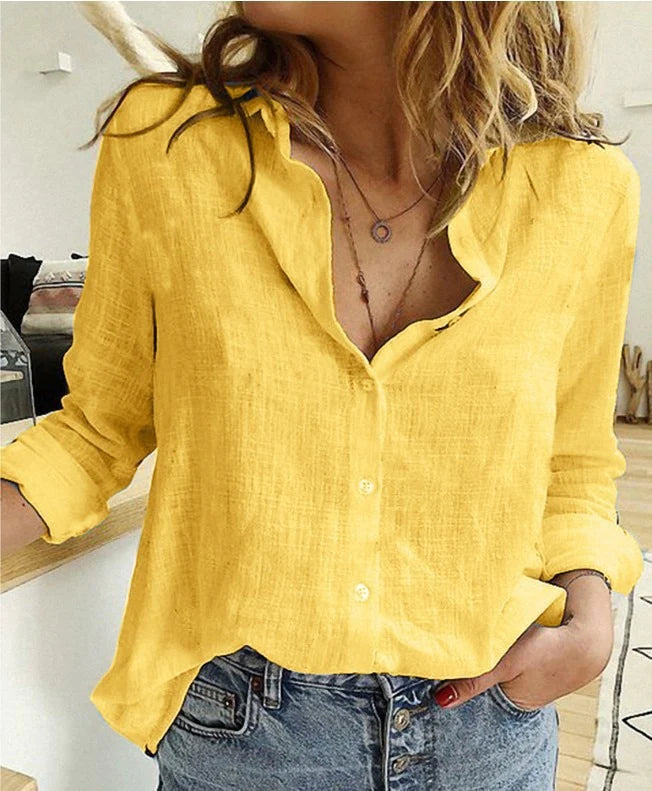 Dames zomerblouse met halflange mouwen en stijlvolle lage hals, ideaal voor casual gelegenheden.
