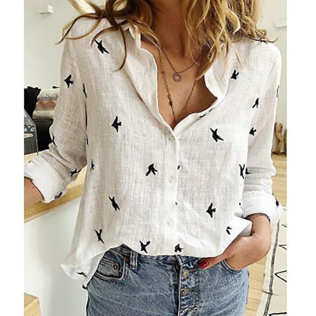 Comfortabele casual damesblouse met halflange mouwen en stijlvolle lage hals voor een trendy look.