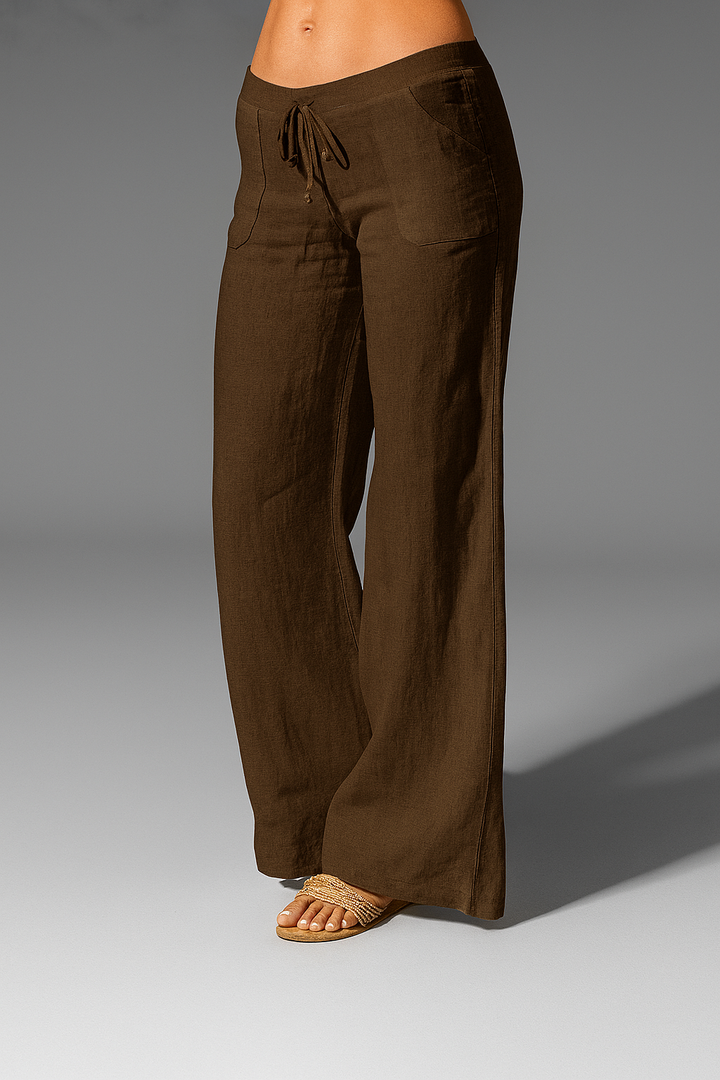 Comfortabele damesbroek met elastische tailleband en luchtige stof, ideaal voor warme zomerdagen.