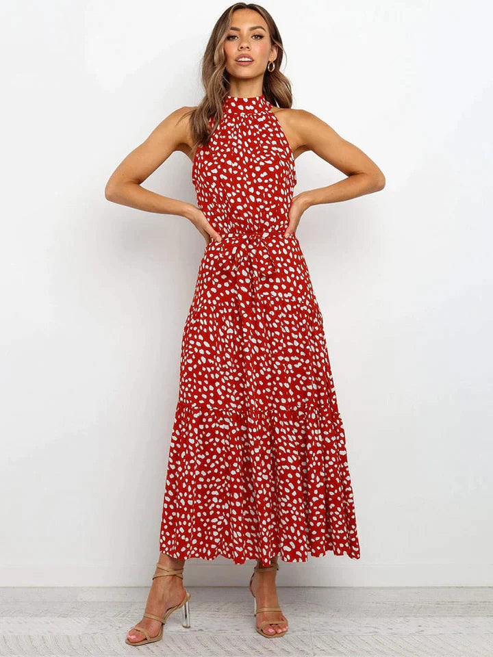 Flatterende slim fit halterjurk voor dames met tijdloze stippenprint. Must-have zomerjurk voor elke vrouw.