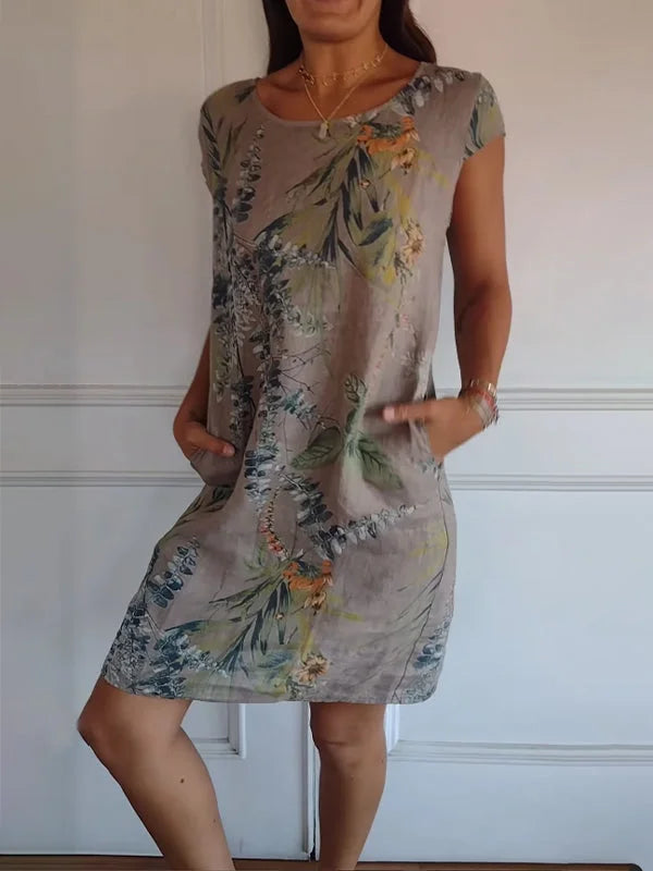 Modieuze bedrukte damesjurk met kleurrijke print, ronde hals. Luchtig en stijlvol voor elke vrouw.