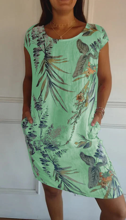 Dames bedrukte zomerjurk met ronde hals en luchtige pasvorm. Comfortabele en kleurrijke casual jurk.