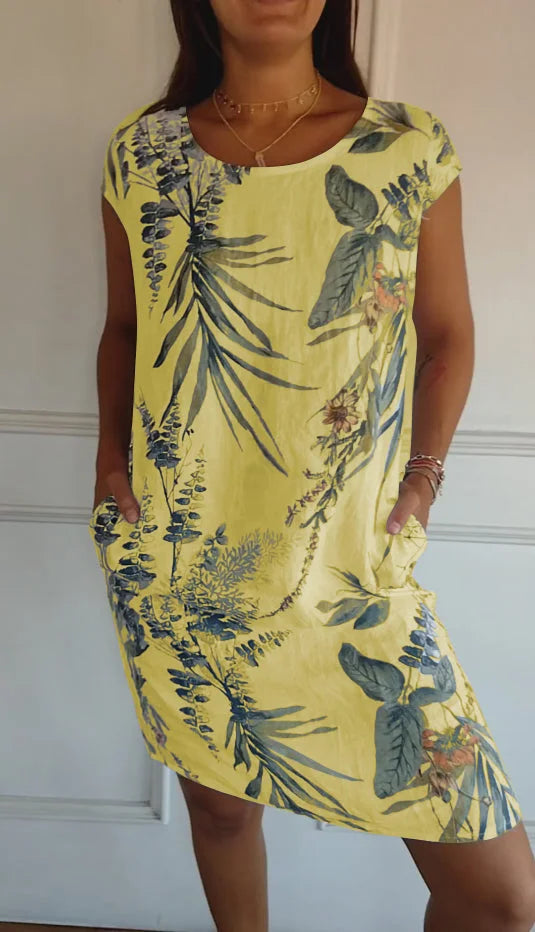 Frisse dames zomerjurk met ronde hals en lichte stof. Levendige print voor een comfortabele, modieuze look.