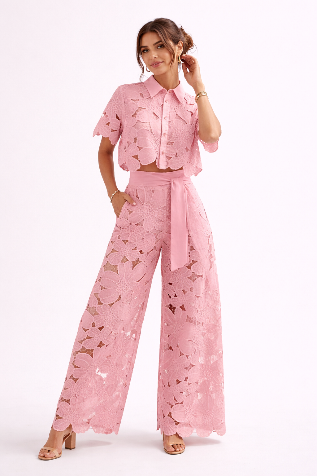 Comfortabele dames zomer set: blouse met patroon & wijde pijpen broek, stijlvol & luchtig voor warme dagen.