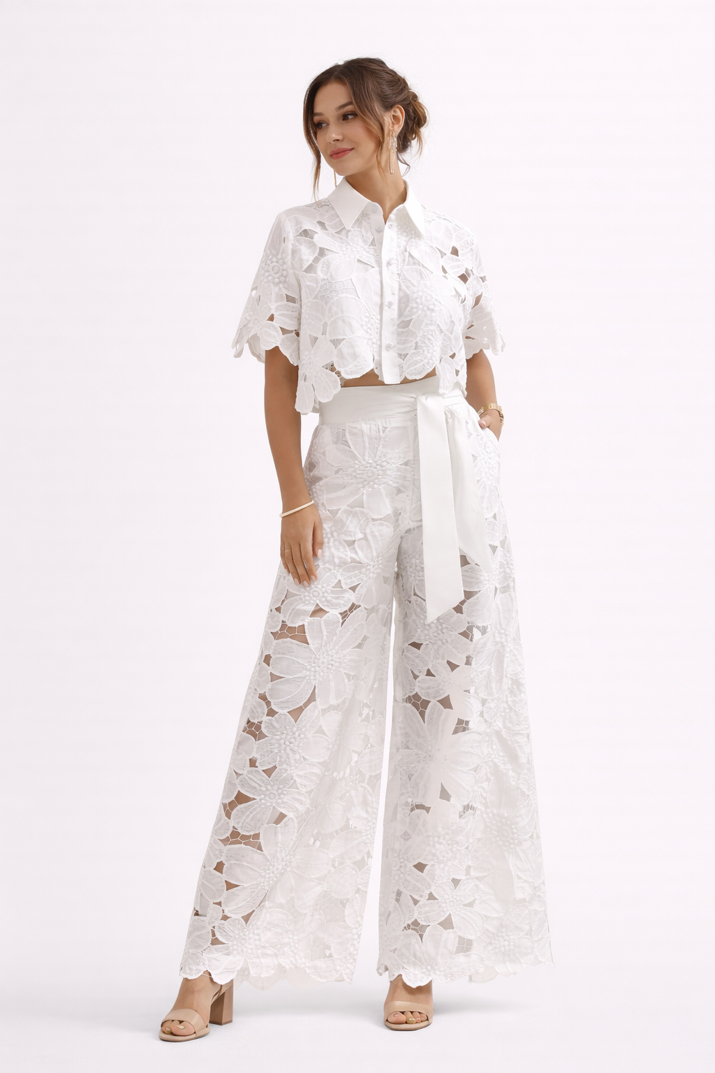 Tweedelige dames lentemode set: elegante blouse & wijde broek met patroon, perfect voor een stijlvolle zomerlook.