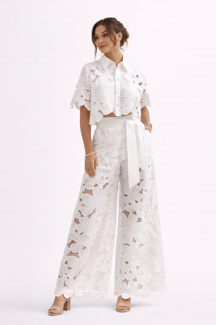Tweedelige dames lentemode set: elegante blouse & wijde broek met patroon, perfect voor een stijlvolle zomerlook.
