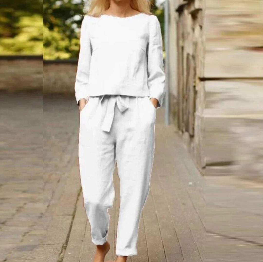 Veelzijdige casual zomerset voor dames, bestaande uit een trendy top en comfortabele broek. Perfect voor elke outfit.