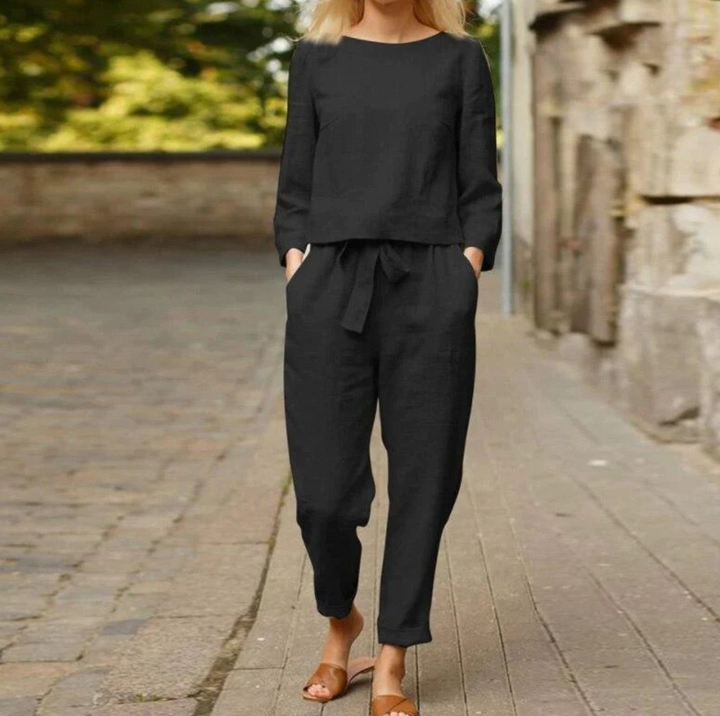 Tweedelige dames zomerset: modieuze top en comfortabele pantalon, ideaal voor zomerse dagen en vrijetijd.