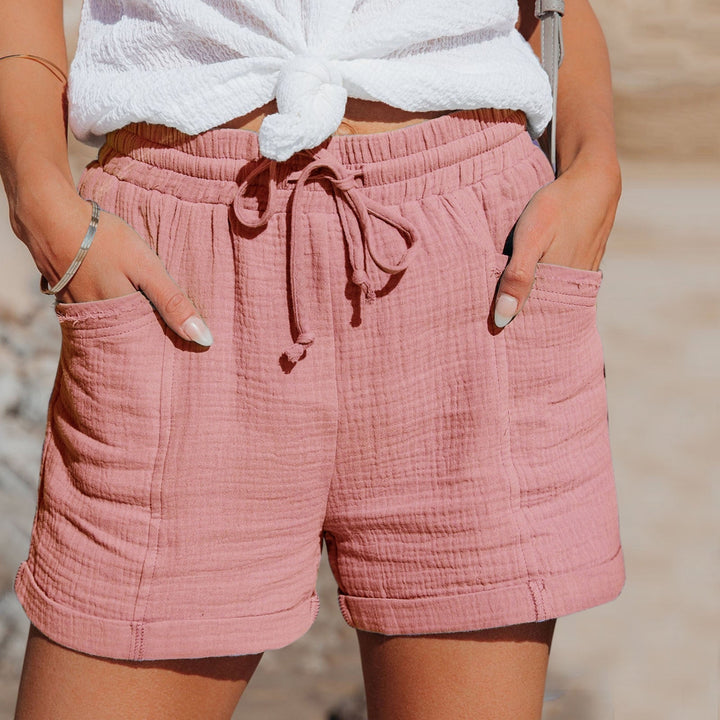 Lichte dames korte broek, ademend en veelzijdig, ideaal voor actieve zomerkleding of relaxen.