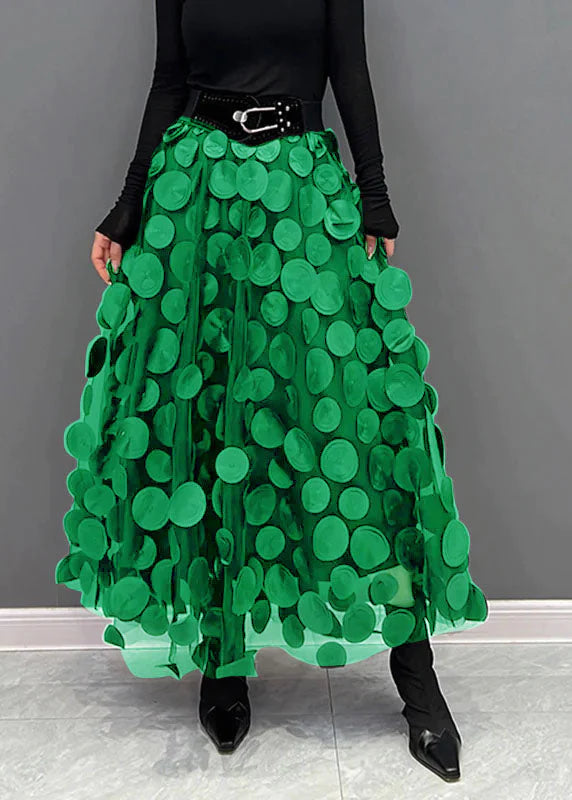 Elegante zwierige damesrok met vrolijke stippenprint, veelzijdig voor warme lente- en zomerdagen.