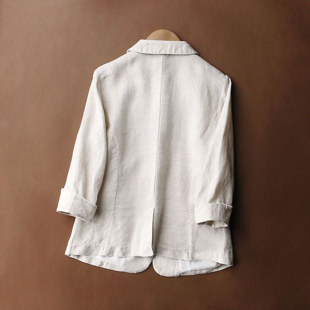Elegante damesblazer met verfijnde details, perfect voor een modieuze en tijdloze uitstraling.