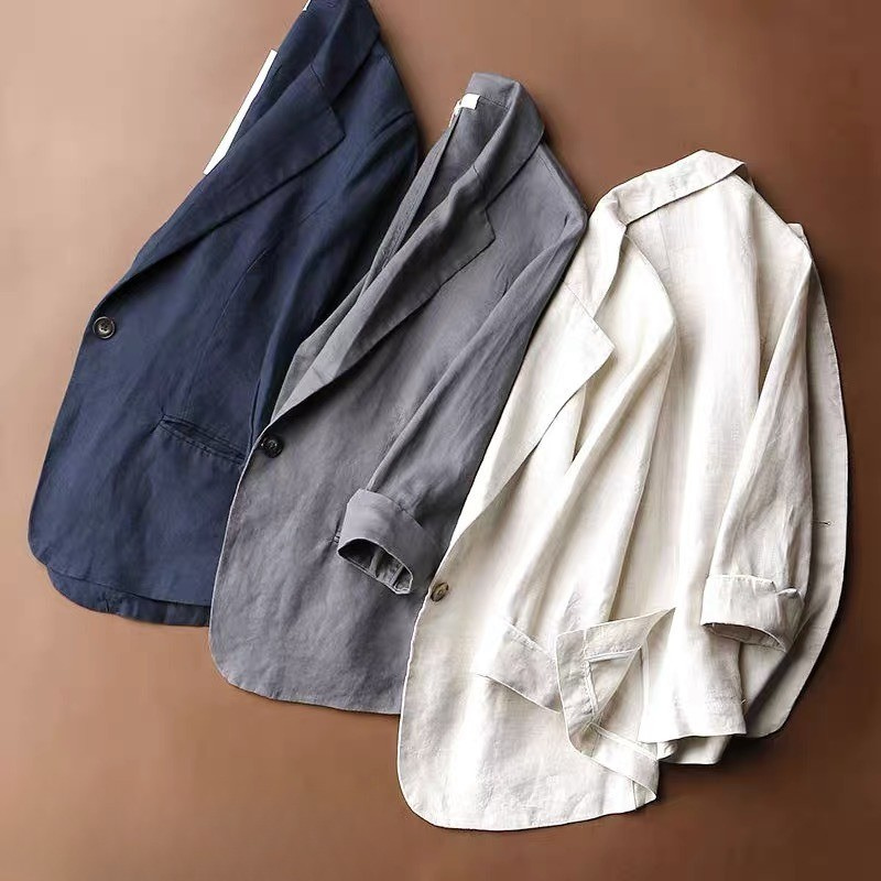 Achterkant damesblazer, modieuze pasvorm en elegante afwerking. Perfecte lichtgewicht bovenkleding.