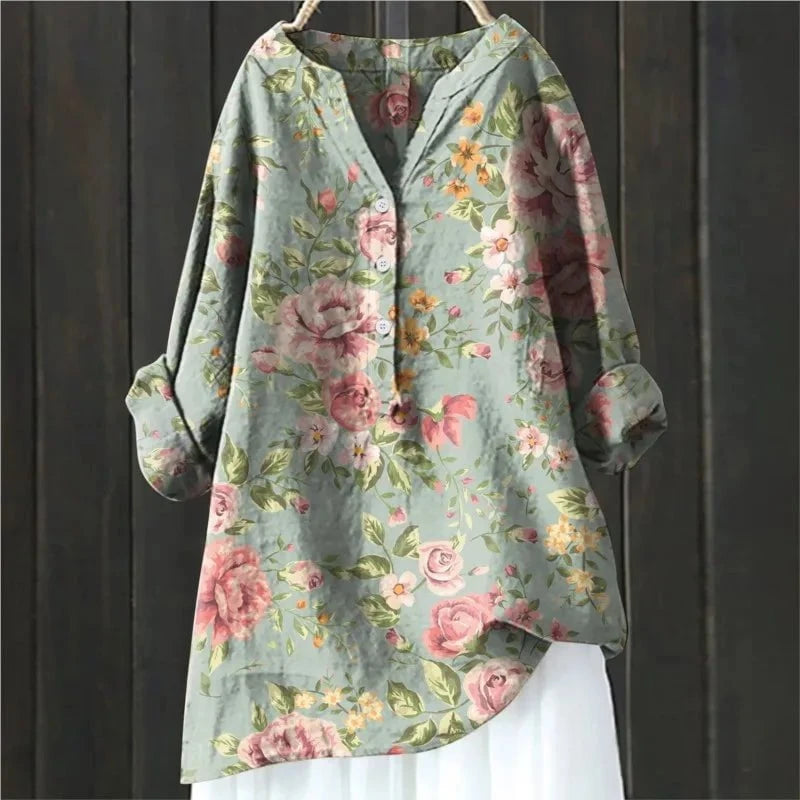 Luchtige damesblouse met vrolijke bloemenprint en diepe V-hals. Lange mouwen voor een elegante, casual look.