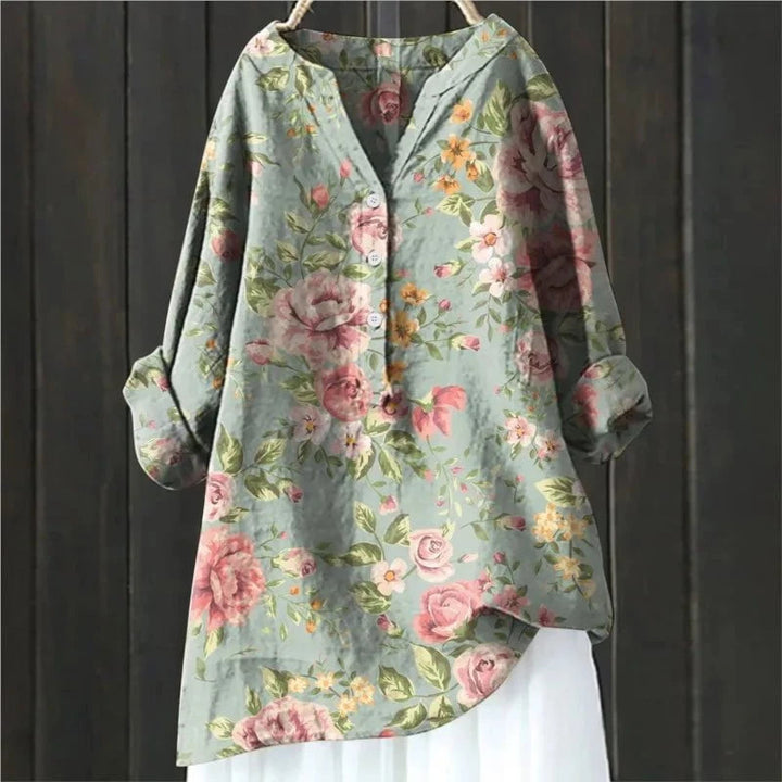 Luchtige damesblouse met vrolijke bloemenprint en diepe V-hals. Lange mouwen voor een elegante, casual look.