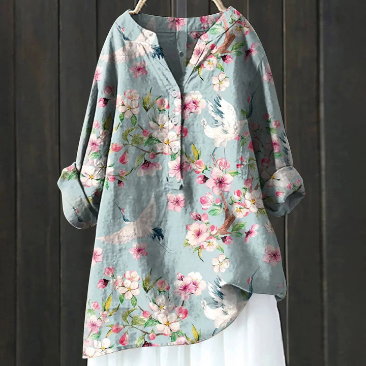 Damesblouse met bloemenprint, V-hals en lange mouwen. Comfortabel en stijlvol, perfect voor een elegante zomeroutfit.
