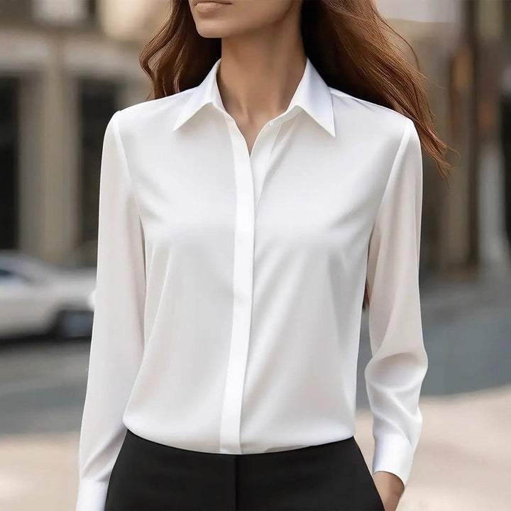 Veelzijdige damesblouse met lange mouwen en klassieke puntkraag; modieus voor kantoor en casual.