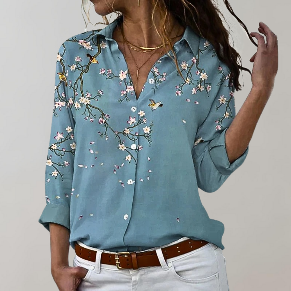 Modieuze damesblouse met trendy print, perfect voor elegante casual of zakelijke outfits. Comfortabele zomerkleding.