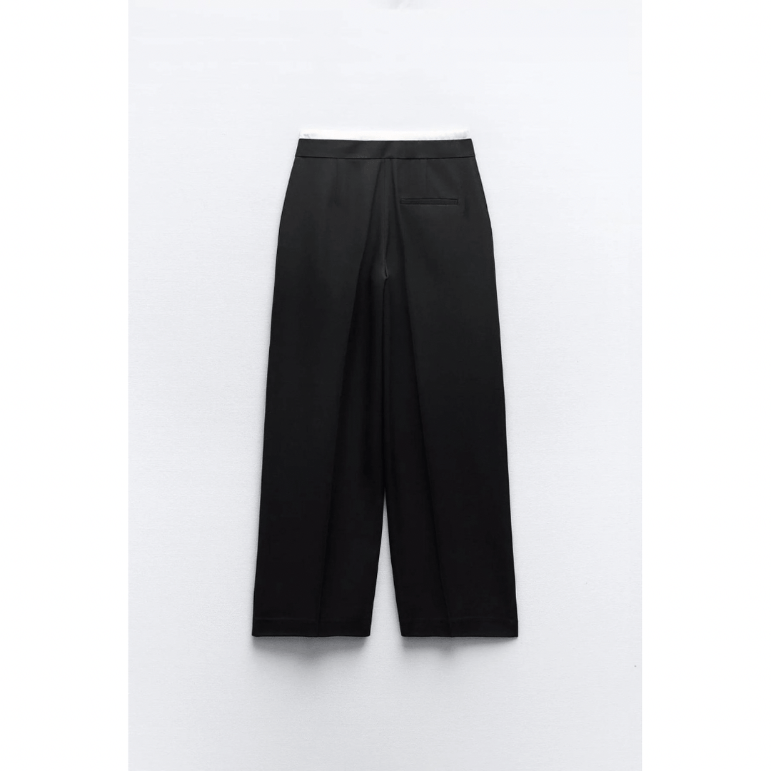 Elegante damesbroek met dubbele tailleband, perfect voor zakelijke of casual outfits. Veelzijdig en stijlvol.