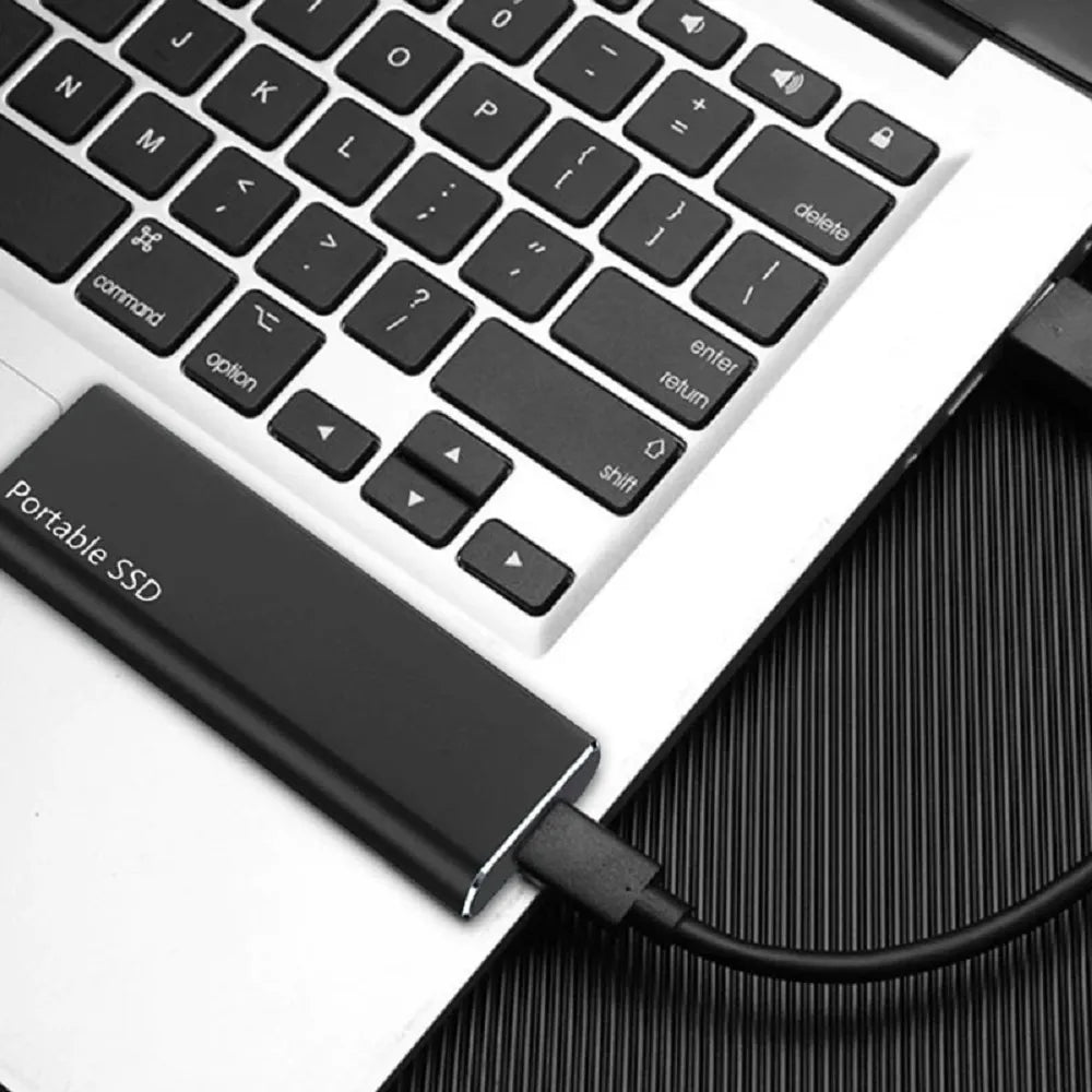 DATAVAULT 4 TB externe harde schijf met snelle USB-C connectiviteit voor efficiënte data overdracht.
