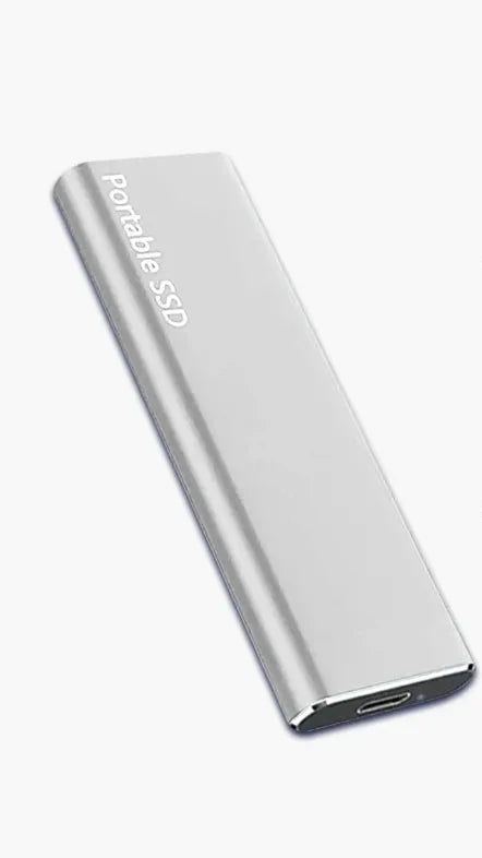 Zwarte DATAVAULT 4 TB externe harde schijf met USB-C poort, compact model voor snelle data opslag.