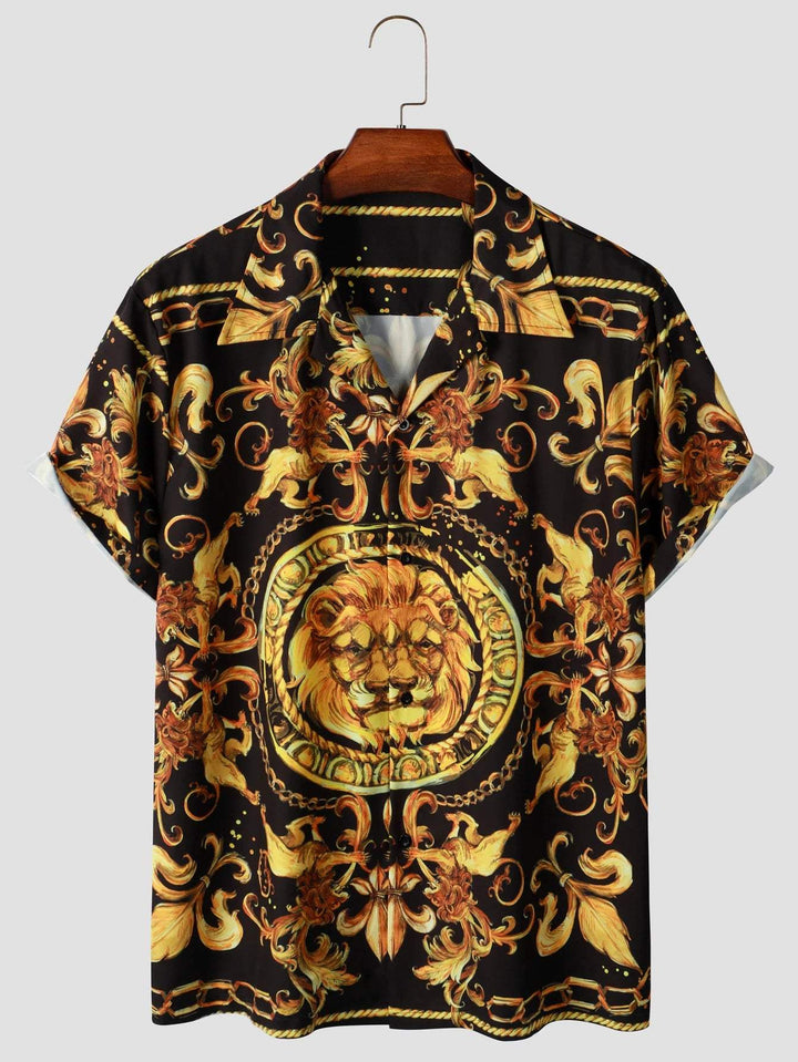 Diepzwart heren barok overhemd met opvallende gouden leeuwenprint. Elegant voor feest- en avondkleding.