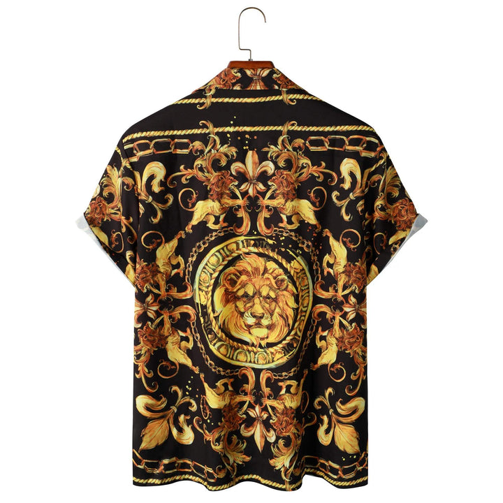 Exclusief heren barok overhemd, diepzwart met opvallende gouden leeuwenprint. Elegantie voor unieke mannen mode.