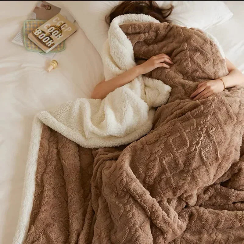 Dikke lamswollen deken voor ultieme warmte en comfort, perfect voor koude winteravonden.