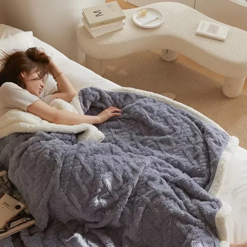 Onmisbare winterdeken van lamswol, heerlijk warm en comfortabel voor een knusse sfeer.