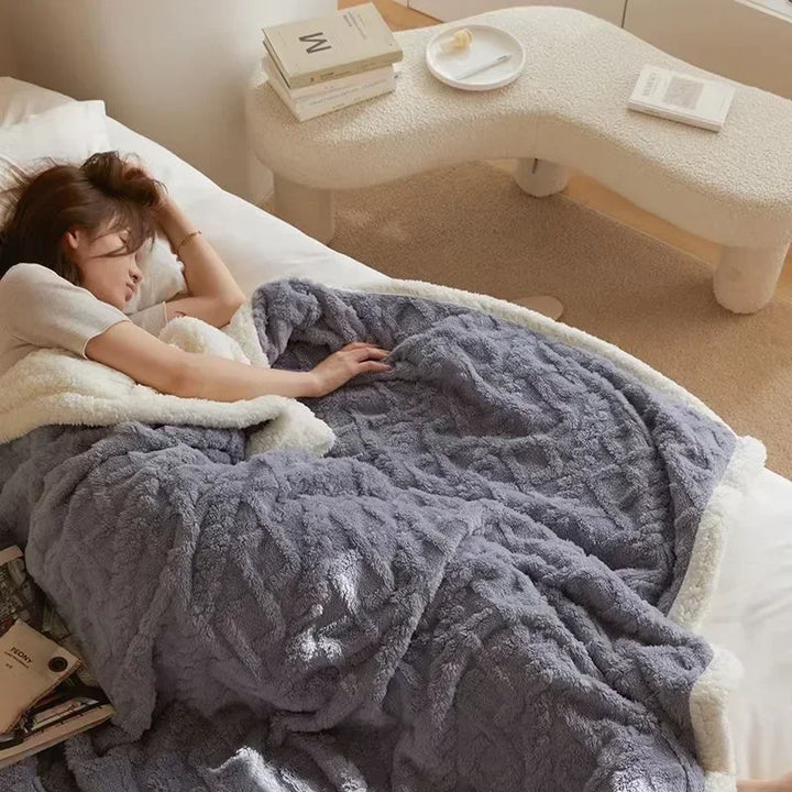 Onmisbare winterdeken van lamswol, heerlijk warm en comfortabel voor een knusse sfeer.
