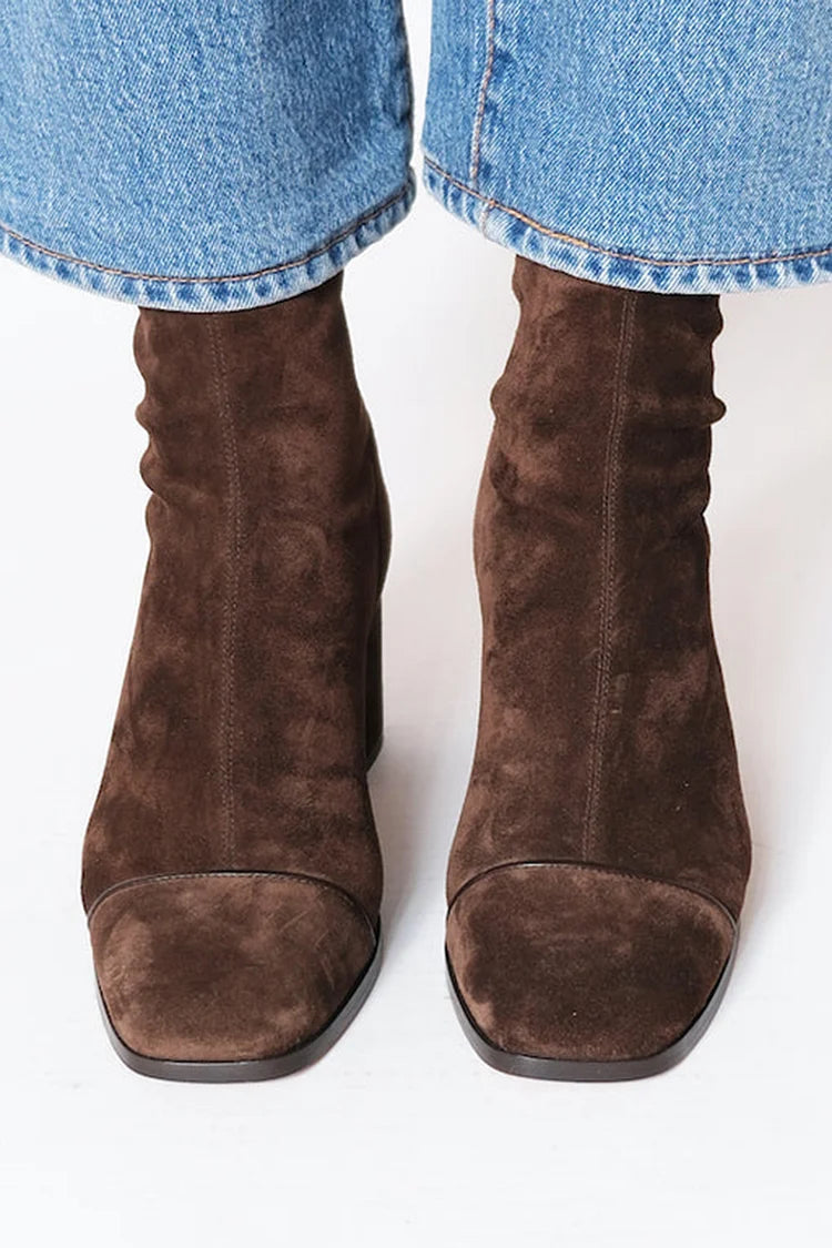 Elegante dames enkellaarsjes met comfortabele blokhak en stijlvolle vierkante neus, perfect voor elke outfit.