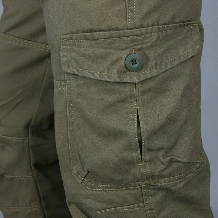 Stijlvolle khaki heren werkbroek, lichtgewicht en ademend, perfect voor een relaxte pasvorm.