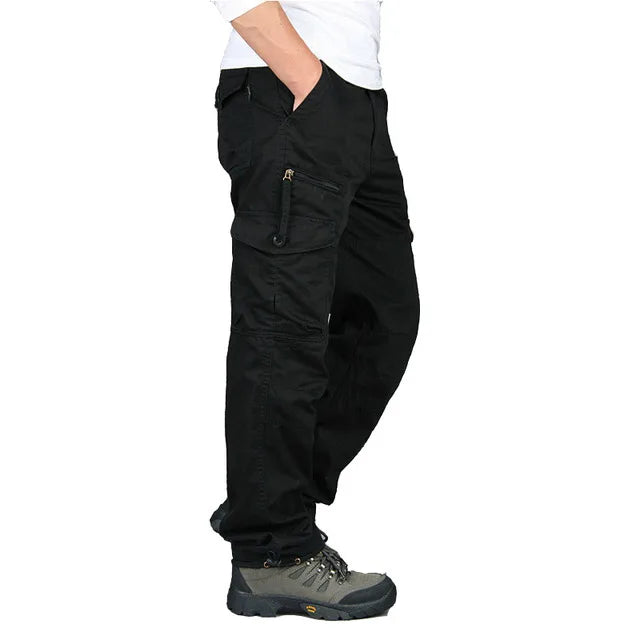 Groene casual herenbroek, ademend en duurzaam, een veelzijdige keuze voor herenmode.